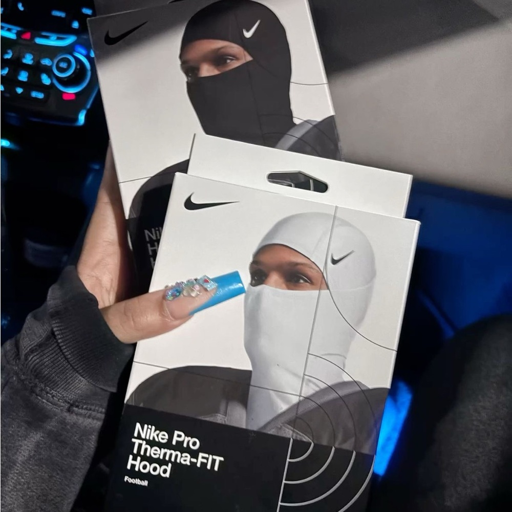 Nike Pro Therma-FIT Hood in Black, White, Pink